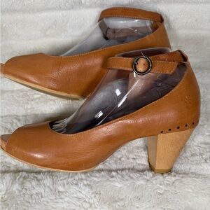 Frye Coral ankle strap leather peep toe block heel shoes 10M boho